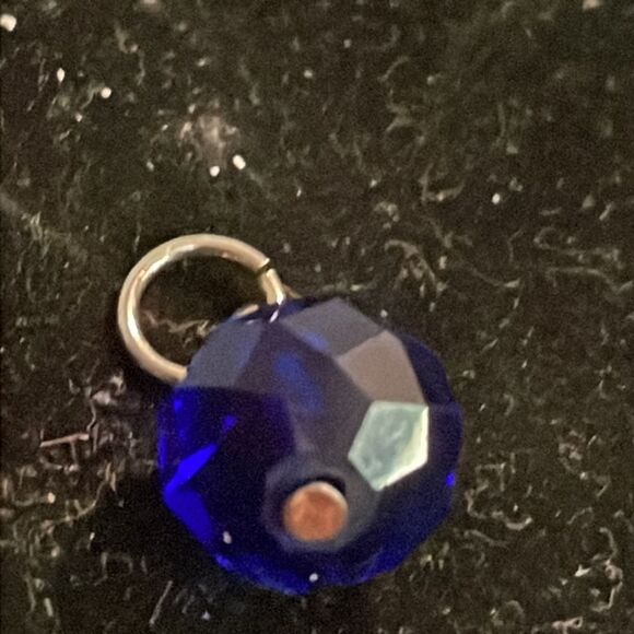 0.5” silver tone jump hoop w/blue sapphire colored bead charm/pendant - Picture 5 of 9
